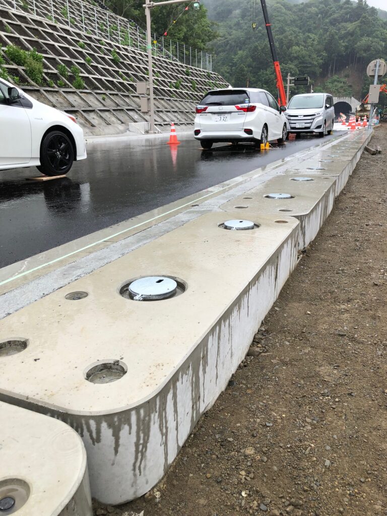 高速道路から一般道まで幅広く対応可能な埋設専用基礎画像